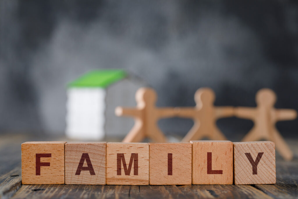 Aprende vocabulario nuevo acerca de los miembros de la familia en inglés y en español.